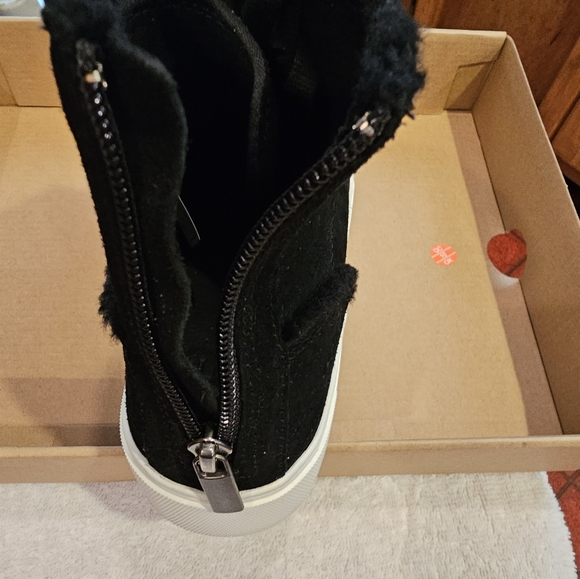 *******SALE SALE Sale*****🤪 New New New UGG....🎁🎁🎁 as pictures in box no tag - Picture 6 of 10